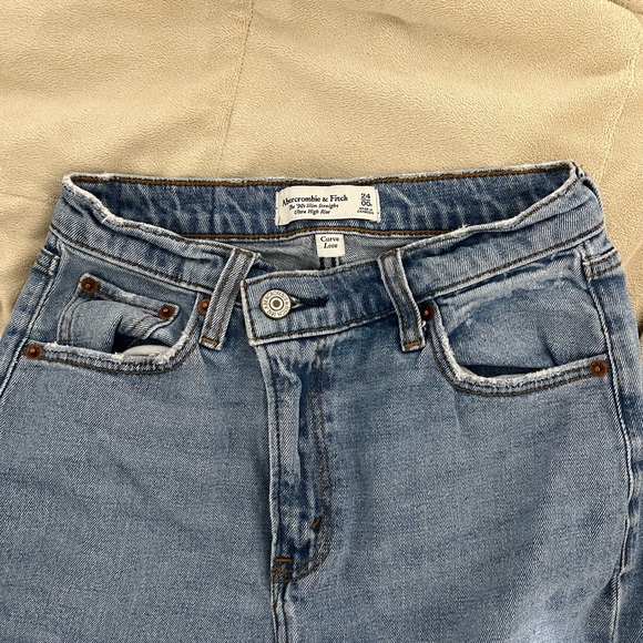 Curve Love Ultra High Rise 90s Straight Jean - Picture 3 of 3